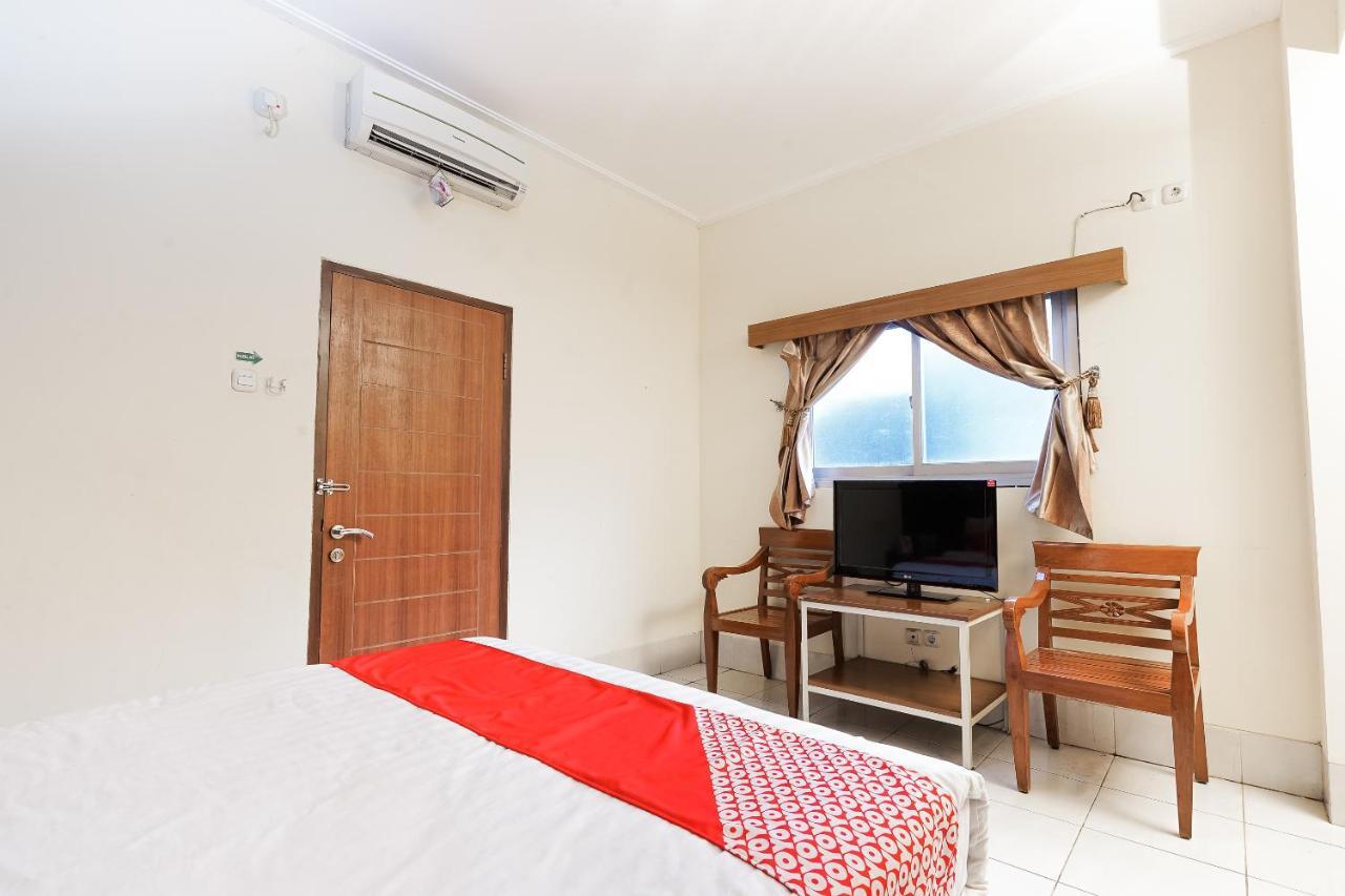 Oyo 227 Hotel Sebelas Syariah Бандунг Екстер'єр фото
